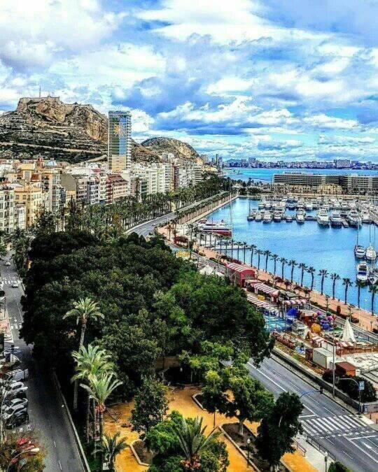Atico Centrico Junto A La Playa Apartment อาลิกันเต ภายนอก รูปภาพ